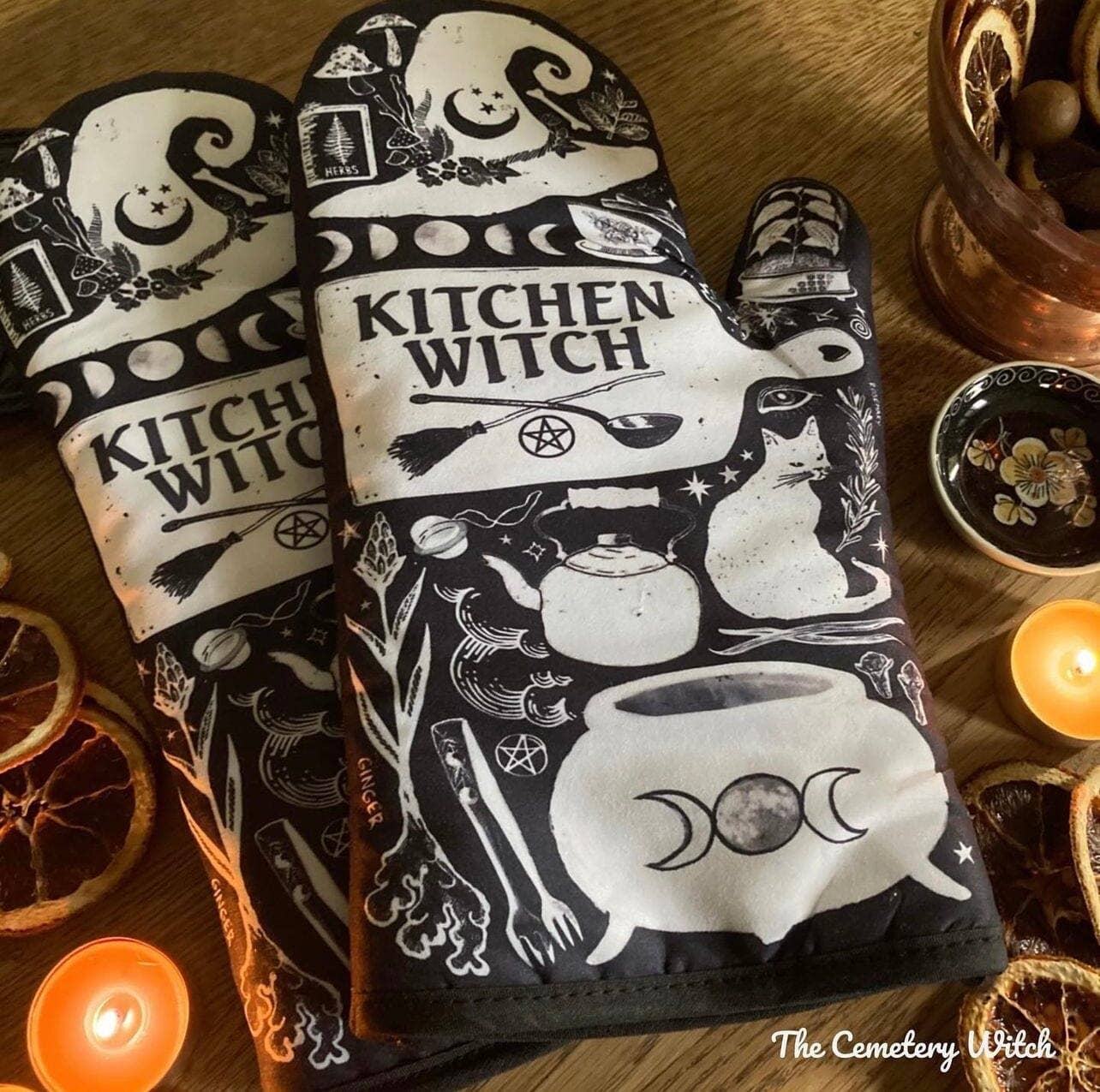 Kitchen Witch Oven Mitt Set -