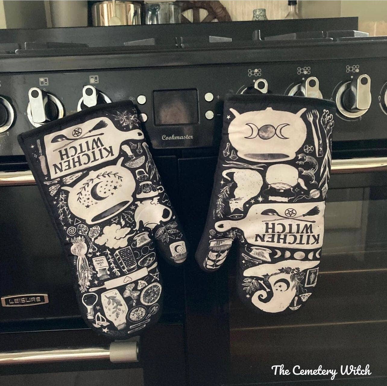 Kitchen Witch Oven Mitt Set -