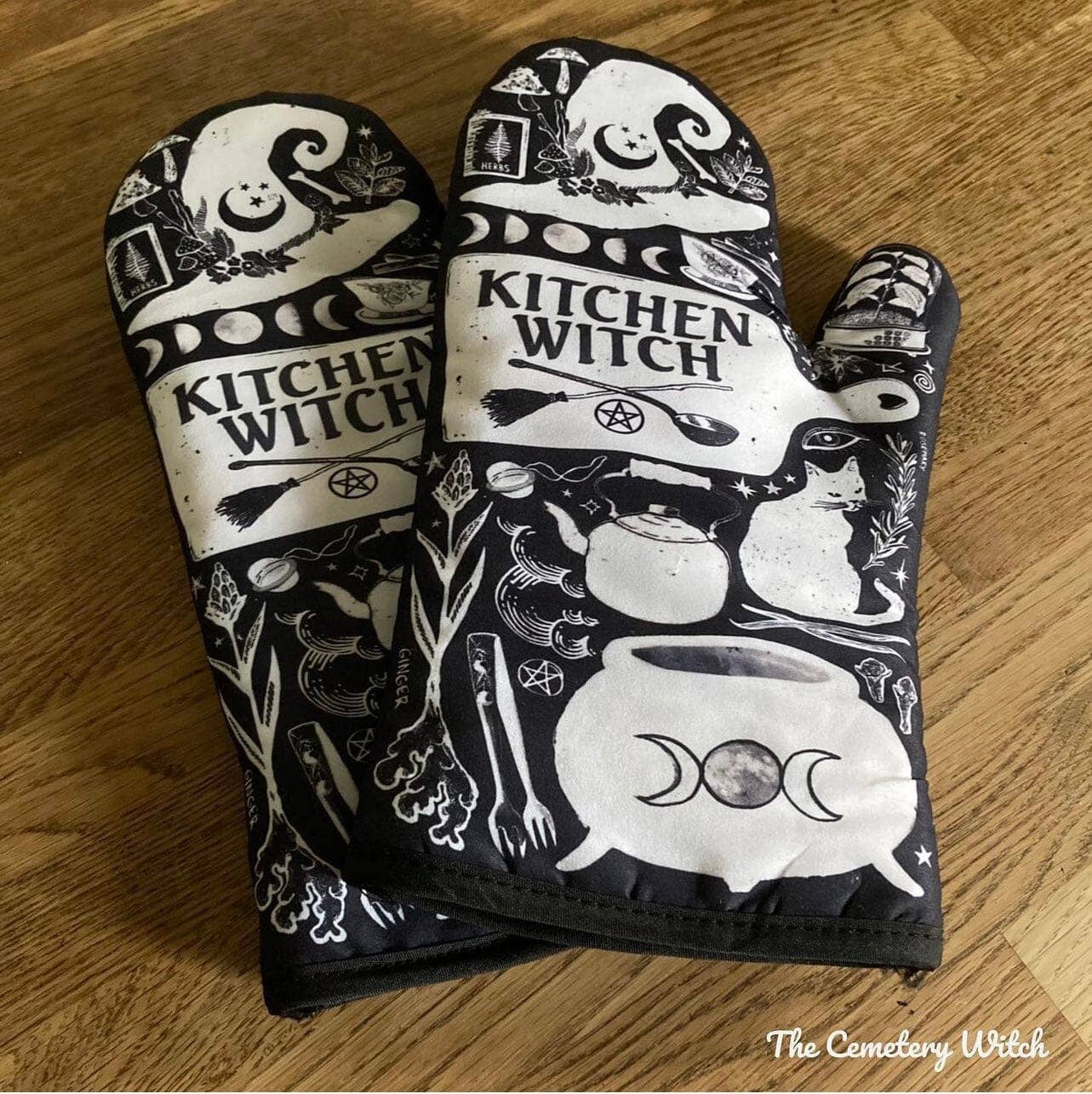 Kitchen Witch Oven Mitt Set -