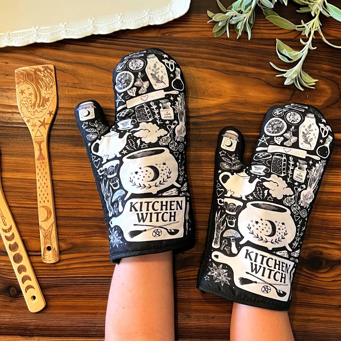 Kitchen Witch Oven Mitt Set -